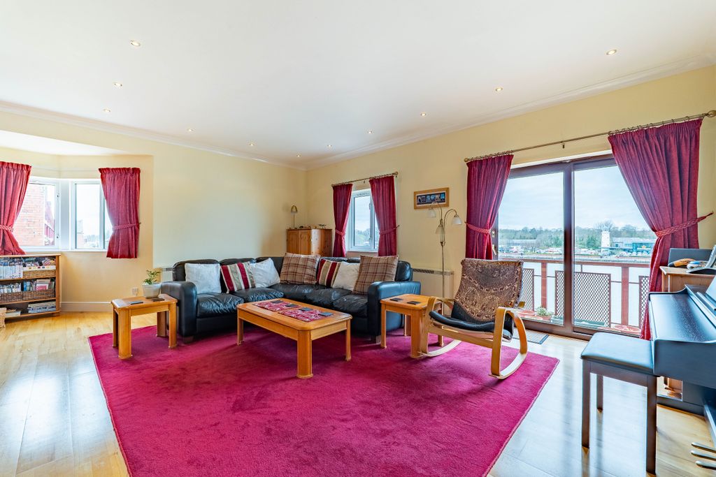 Property photo 3 of 17 Living Room