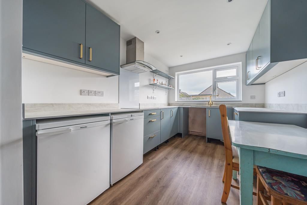 Property photo 2 of 10 Kitchen