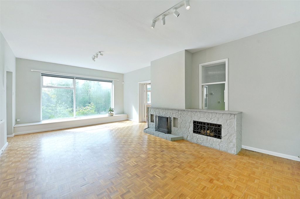 Property photo 2 of 16 Drawing Room