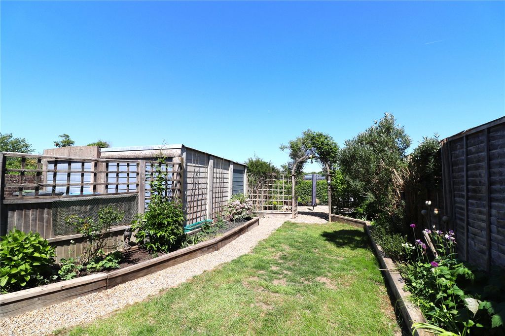 Property photo 2 of 17 Garden