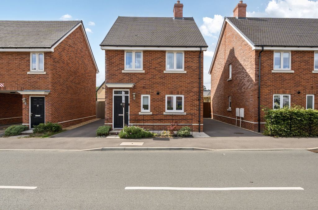 Property photo 1 of 13 1350683-24-68c01B...