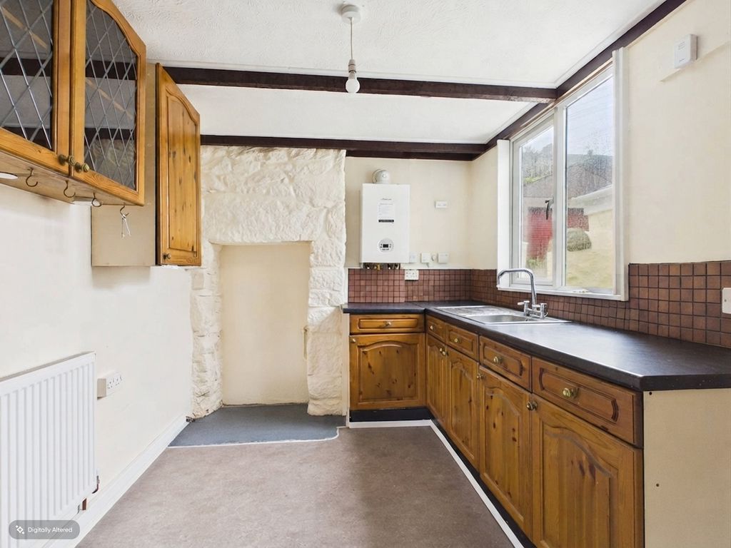 Property photo 2 of 8 Kitchen