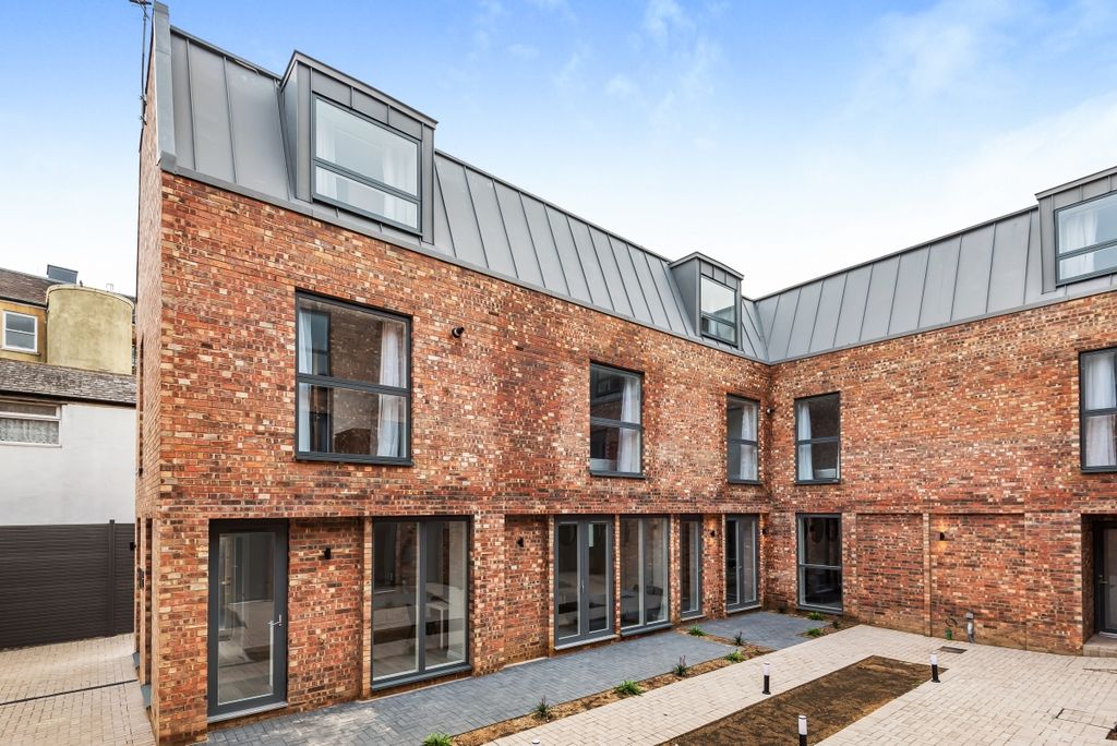 Property photo 1 of 8 778136 (1)