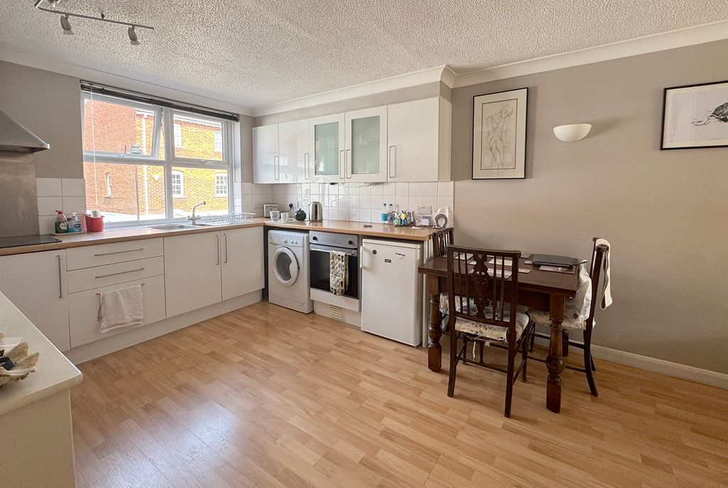 Property photo 3 of 8 5Hm Kitchen 1