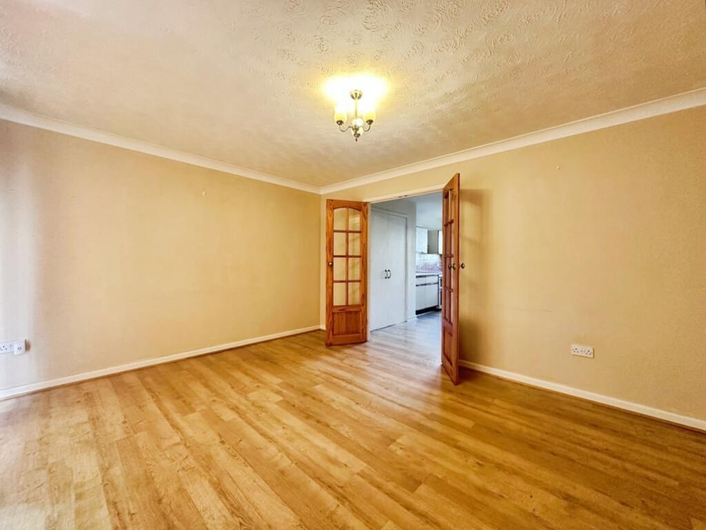 Property photo 3 of 27 Living Room