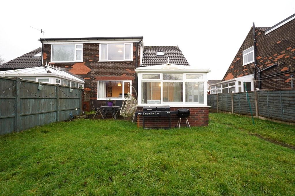 Property photo 2 of 21 Garden