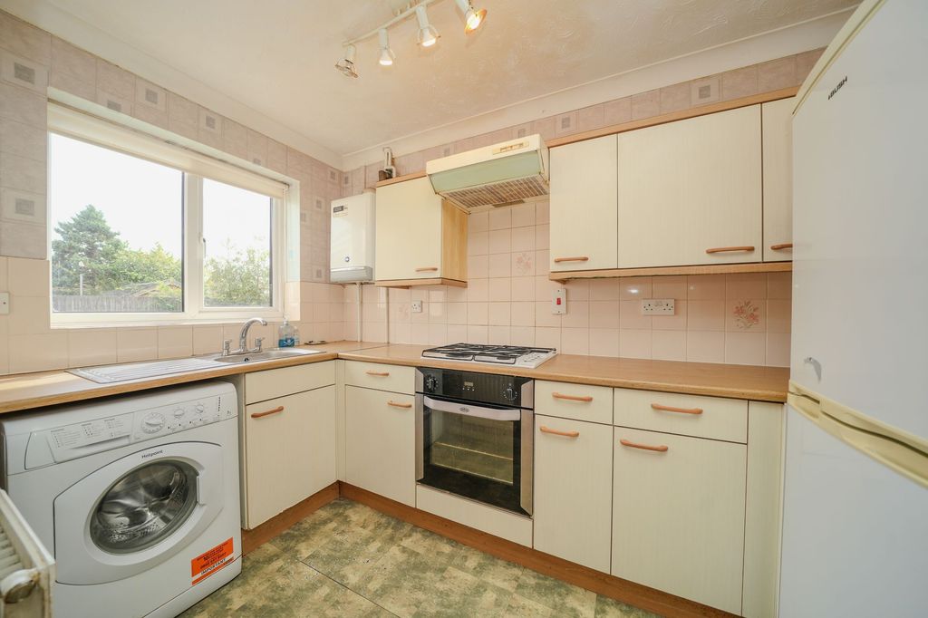 Property photo 2 of 23