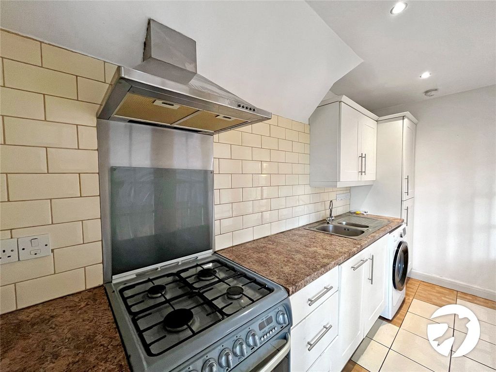 Property photo 3 of 8 Picture No. 14