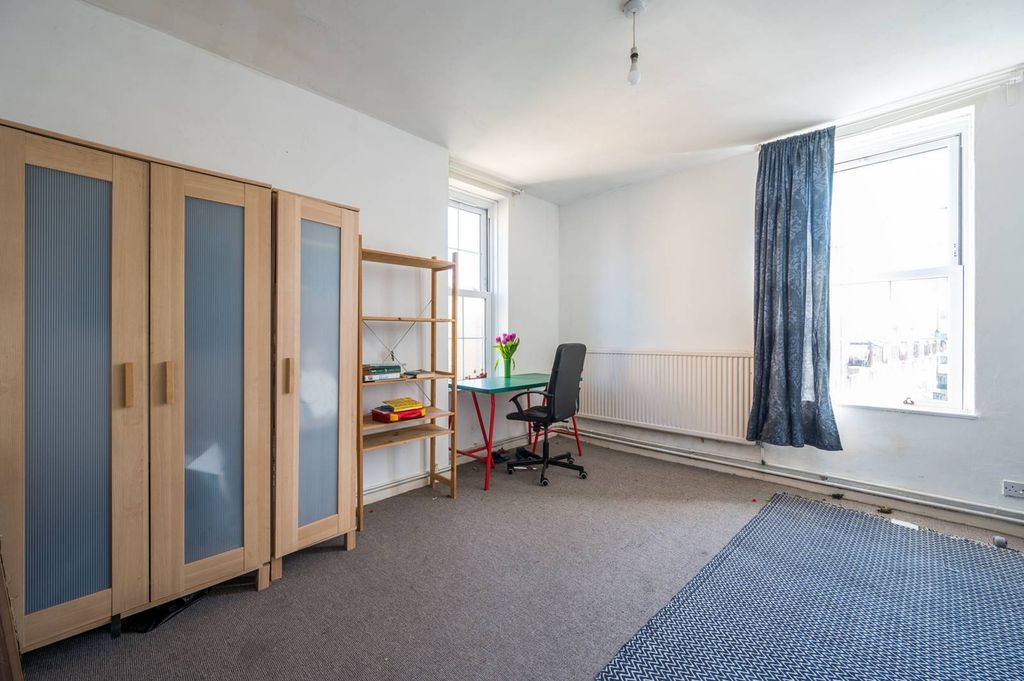 Property photo 1 of 5