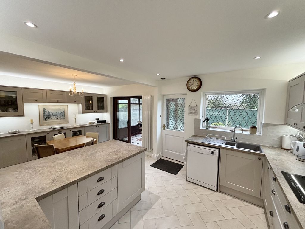 Property photo 3 of 27