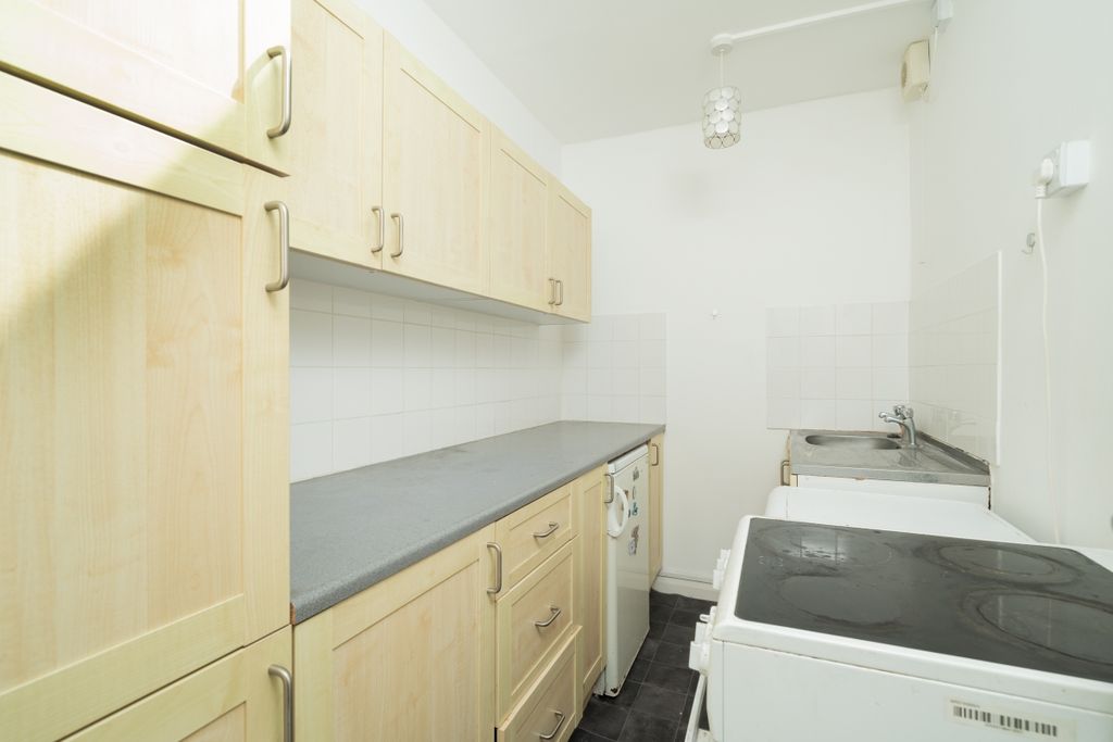 Property photo 3 of 8 Snowsfields 92-95...