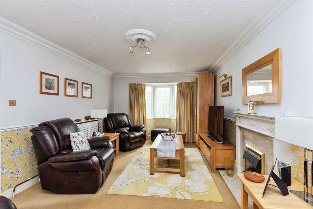Property photo 3 of 17