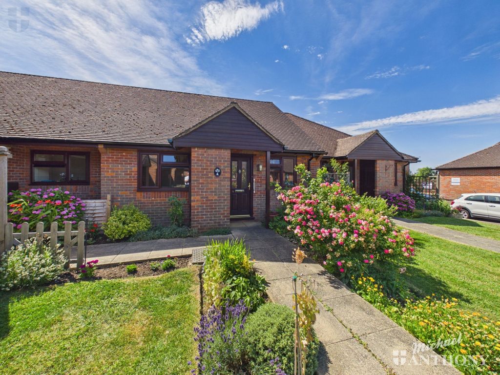 Property photo 1 of 10 Cam03852G0-Pr0718-Still001