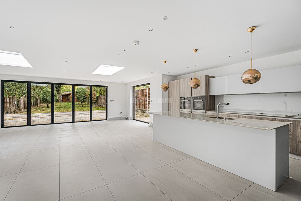 Property photo 1 of 31