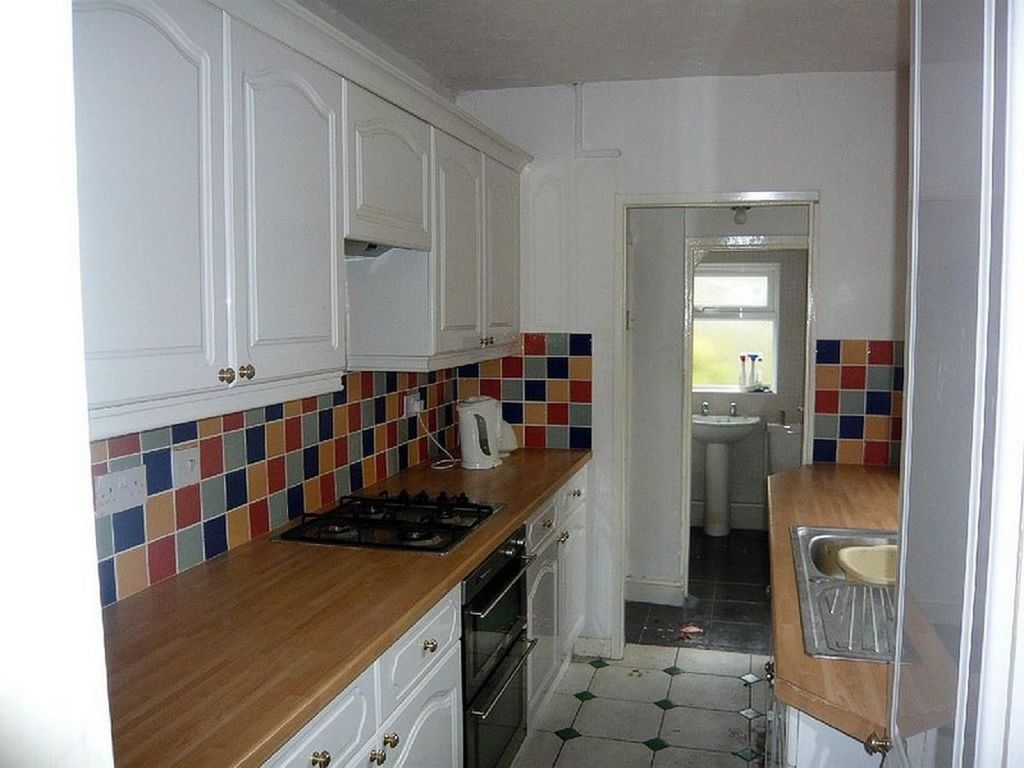 Property photo 2 of 9 Charles Street.48 - Kitchen.Jpg