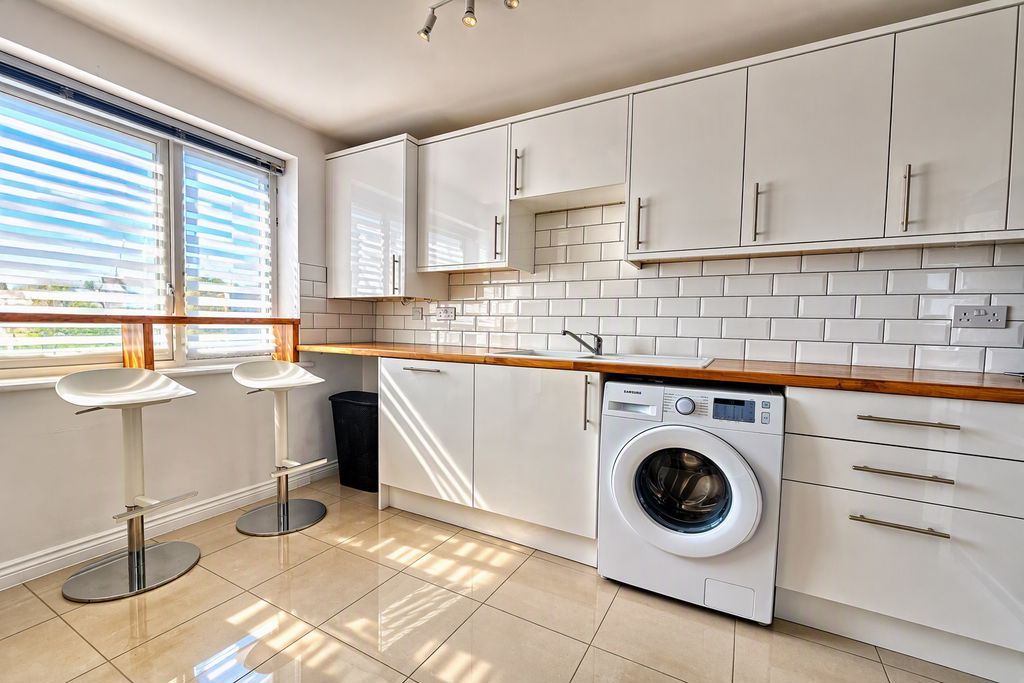 Property photo 2 of 17 Kitchen