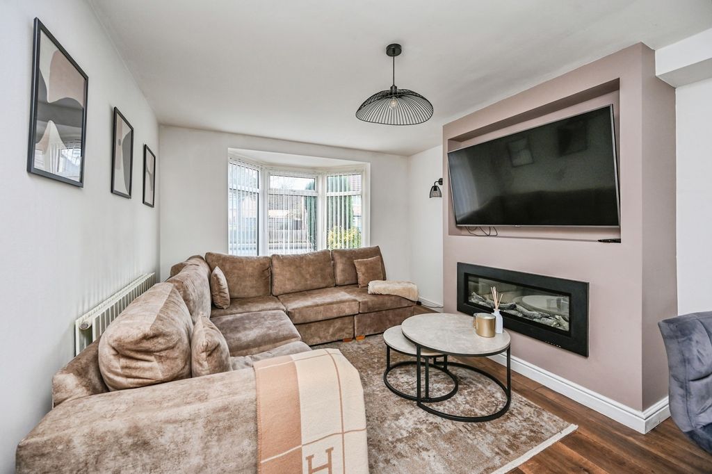 Property photo 2 of 17 Pbox-Img.Jpg