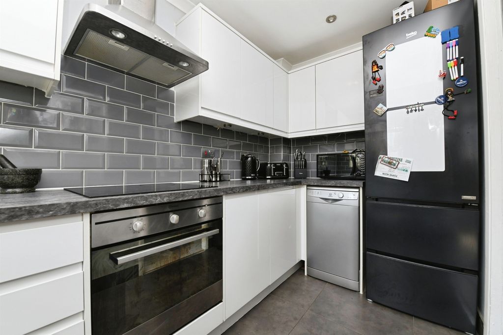 Property photo 3 of 16 Kitchen