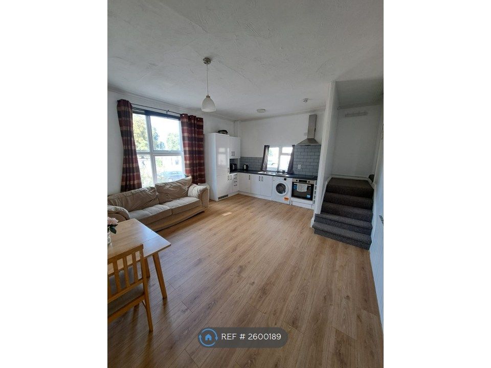 Property photo 1 of 14 Lounge &amp; Kitchen