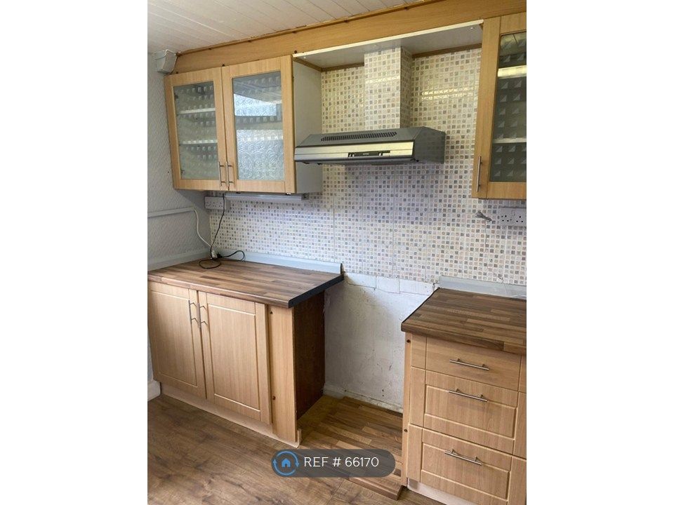 Property photo 3 of 11 Kitchen (Cooker To Follow)