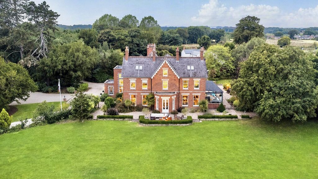 Property photo 1 of 44