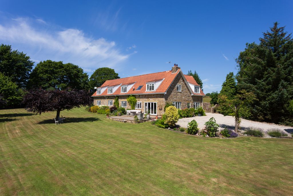 Property photo 2 of 32 Exterior