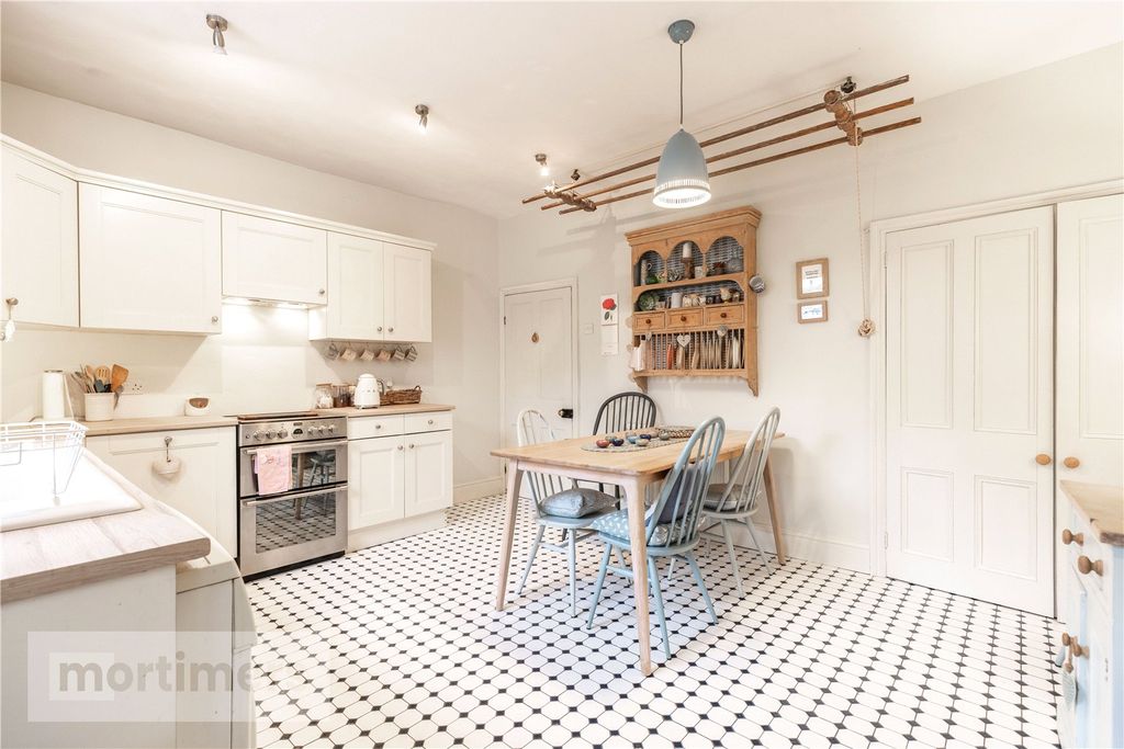 Property photo 3 of 18 Dining Kitchen