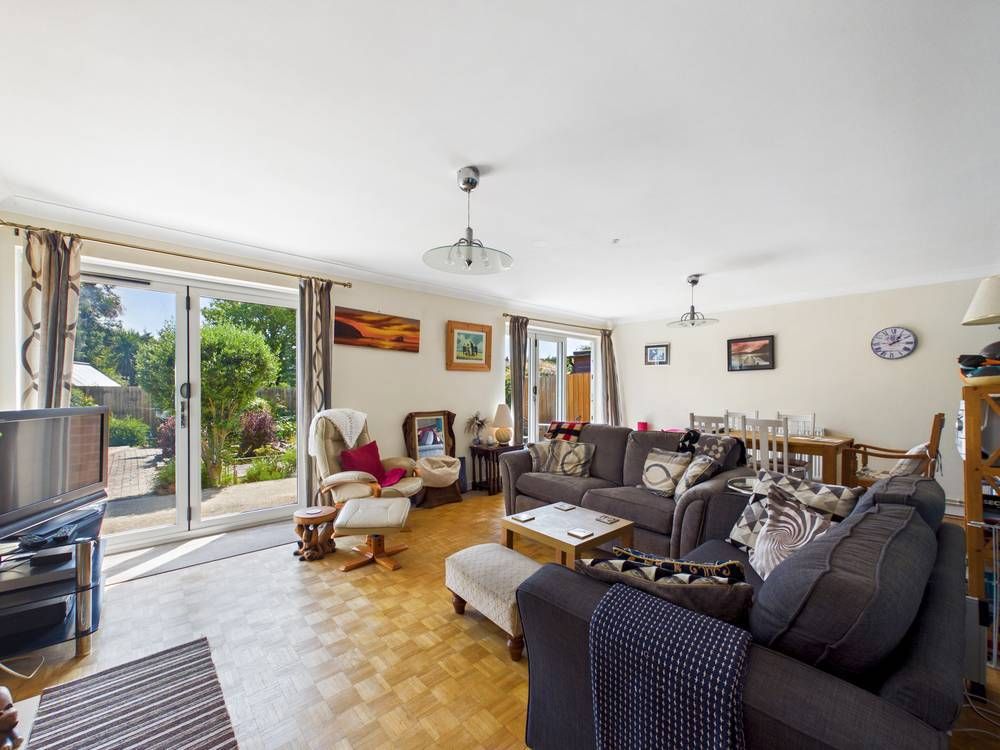 Property photo 3 of 17 Giraffe360-Still009