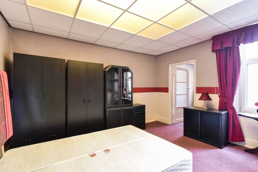 Property photo 3 of 18 Bedroom 1