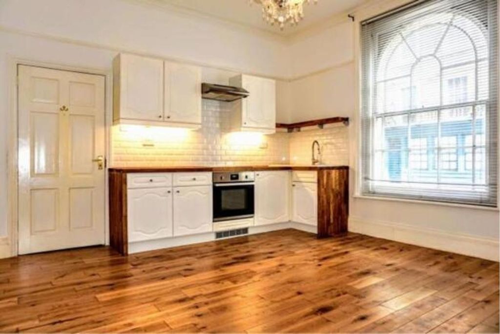 Property photo 3 of 9 Kitchen