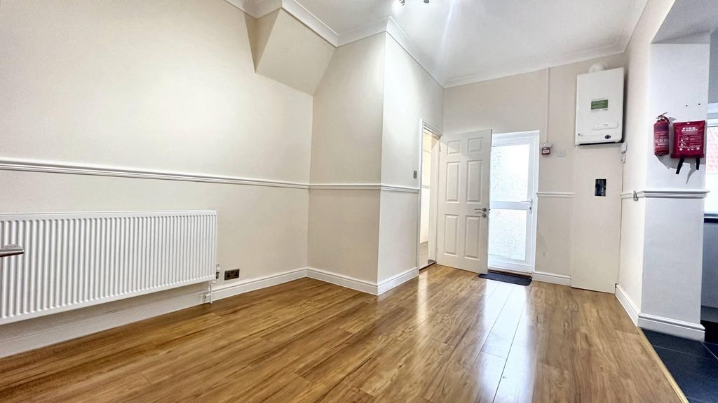 Property photo 3 of 8 Heyjpq1830Yh4Dax5Cgfhw