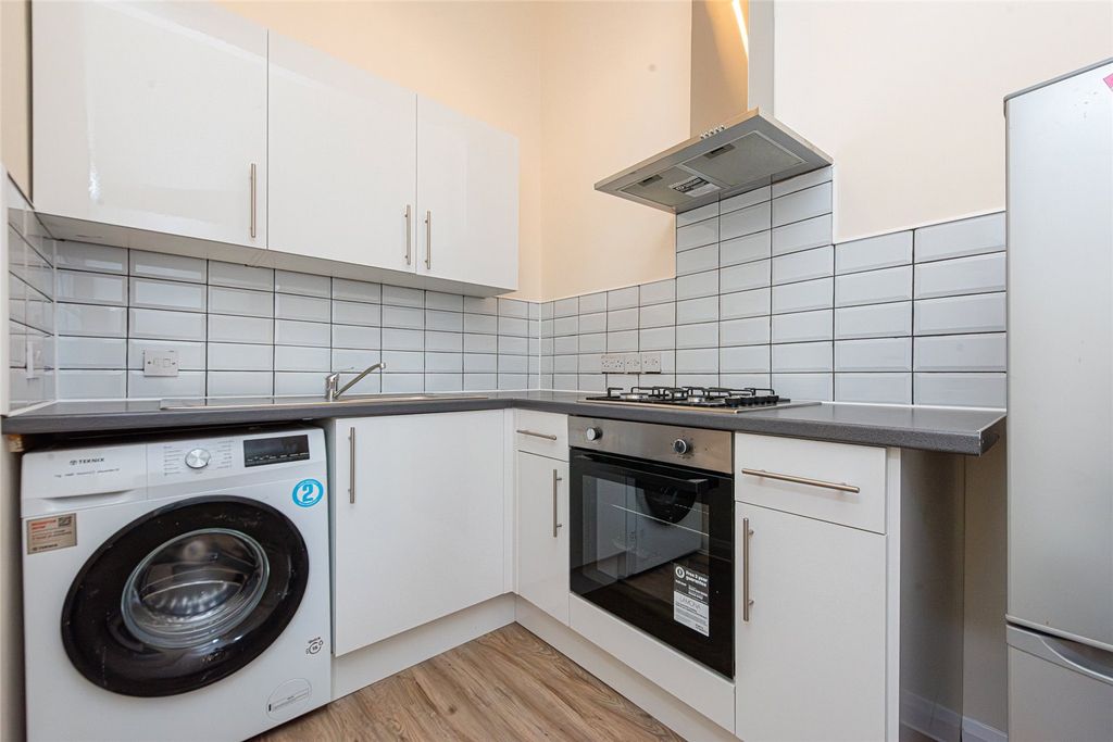 Property photo 2 of 6 Picture No. 14