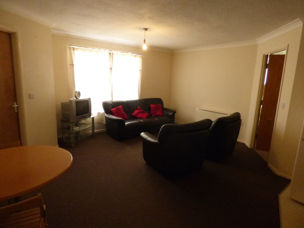Property photo 2 of 6 Living Area