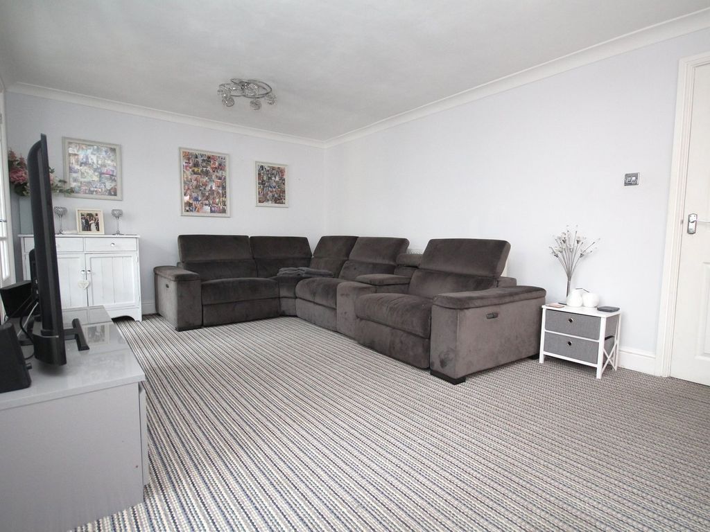 Property photo 2 of 43