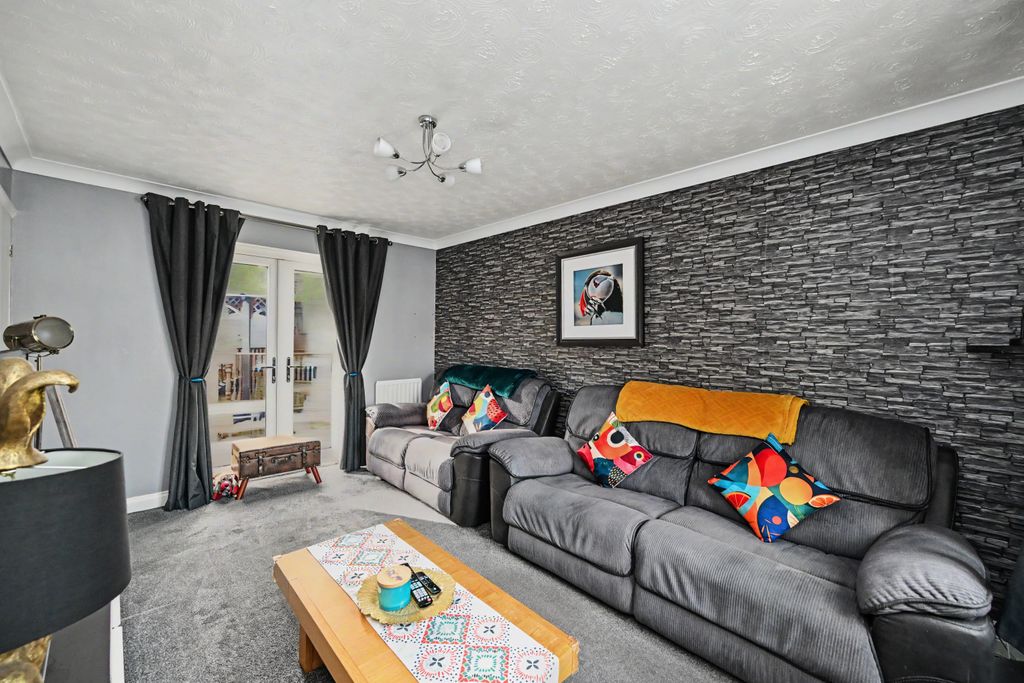 Property photo 3 of 19