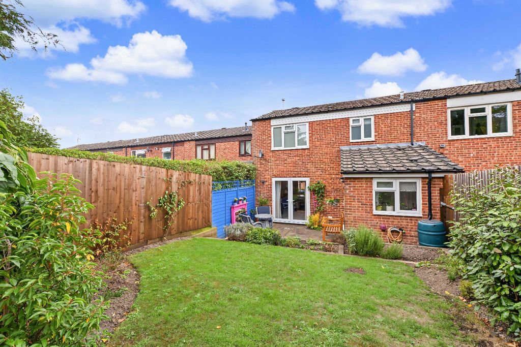 Property photo 2 of 18 5695043