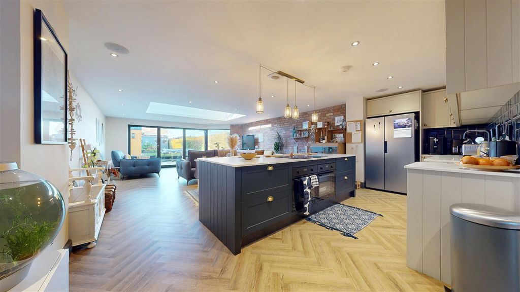 Property photo 3 of 52 St Helens Road Extension