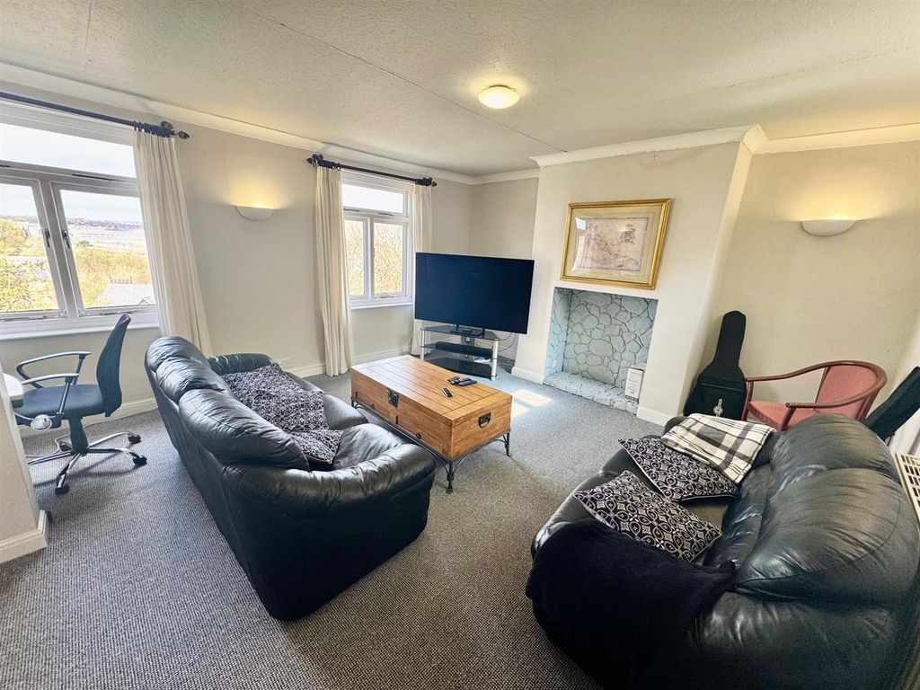 Property photo 2 of 11 Lounge 3.Jpg