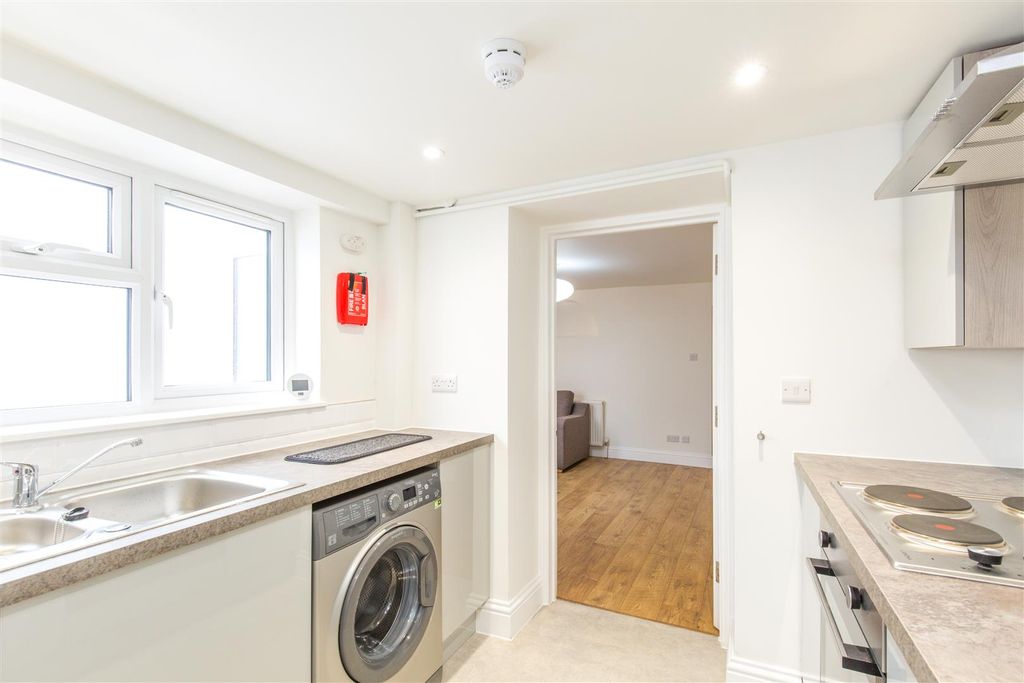 Property photo 3 of 19 Kitchen