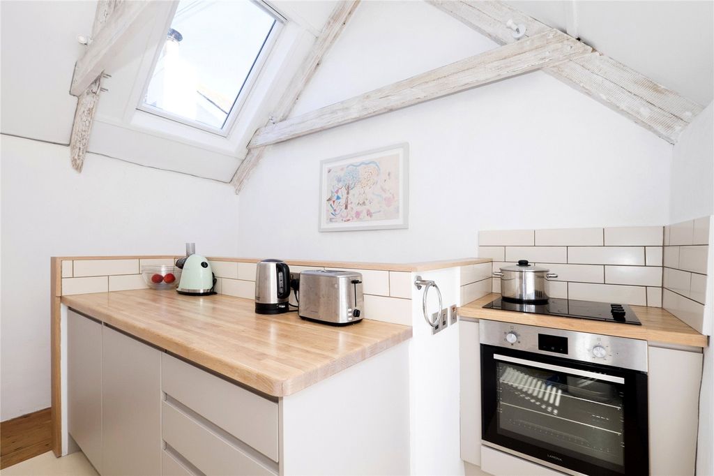 Property photo 2 of 17 Kitchen