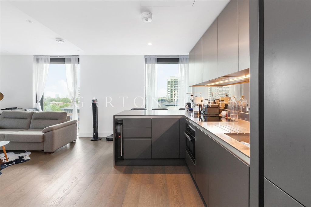 Property photo 2 of 19 Kitchen