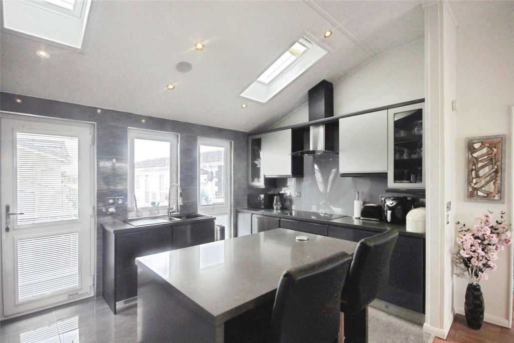 Property photo 2 of 14 Kitchen