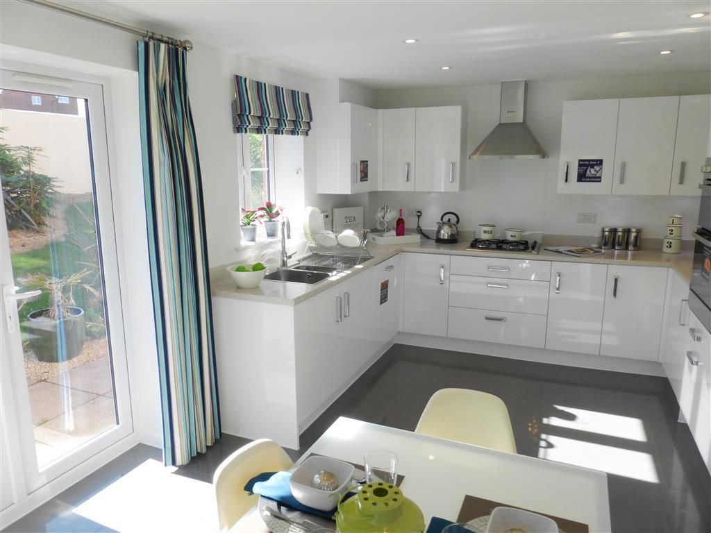 Property photo 1 of 10 Kitchen