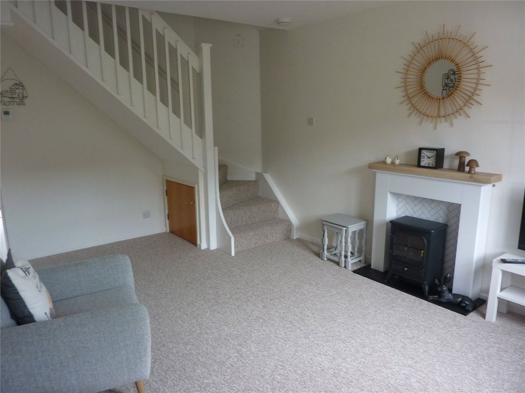 Property photo 3 of 11 Living Room