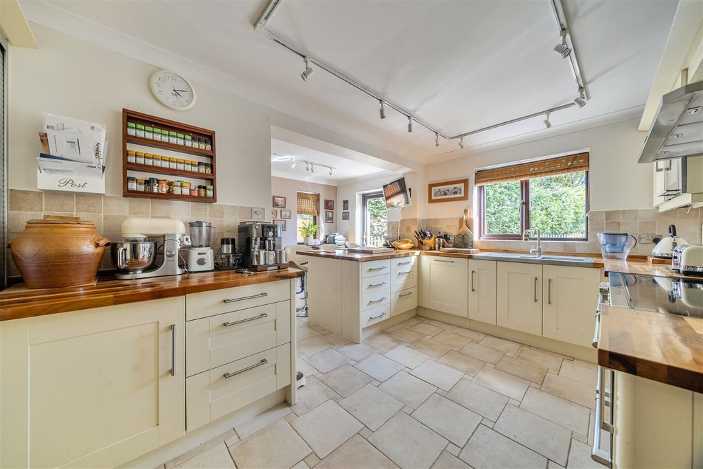 Property photo 3 of 34 Kitchen