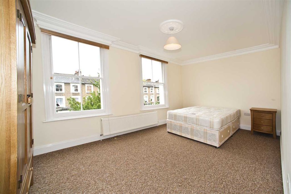 Property photo 3 of 8 Bedroom