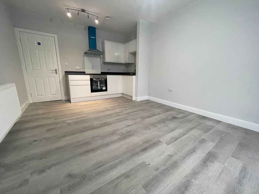 Property photo 2 of 6 Kitchen