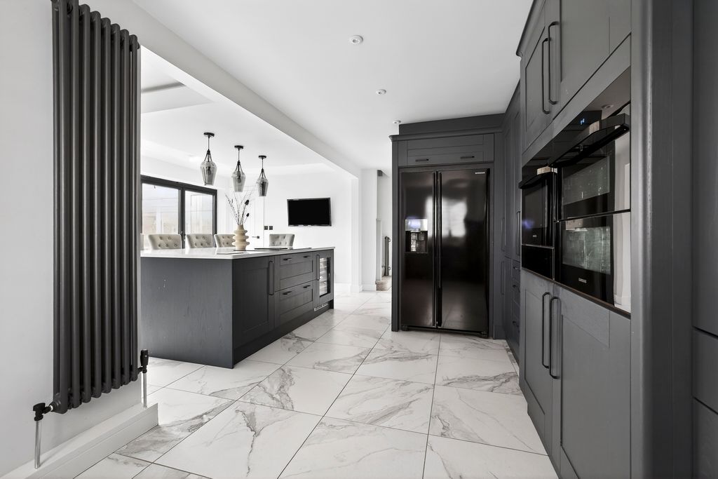 Property photo 3 of 24