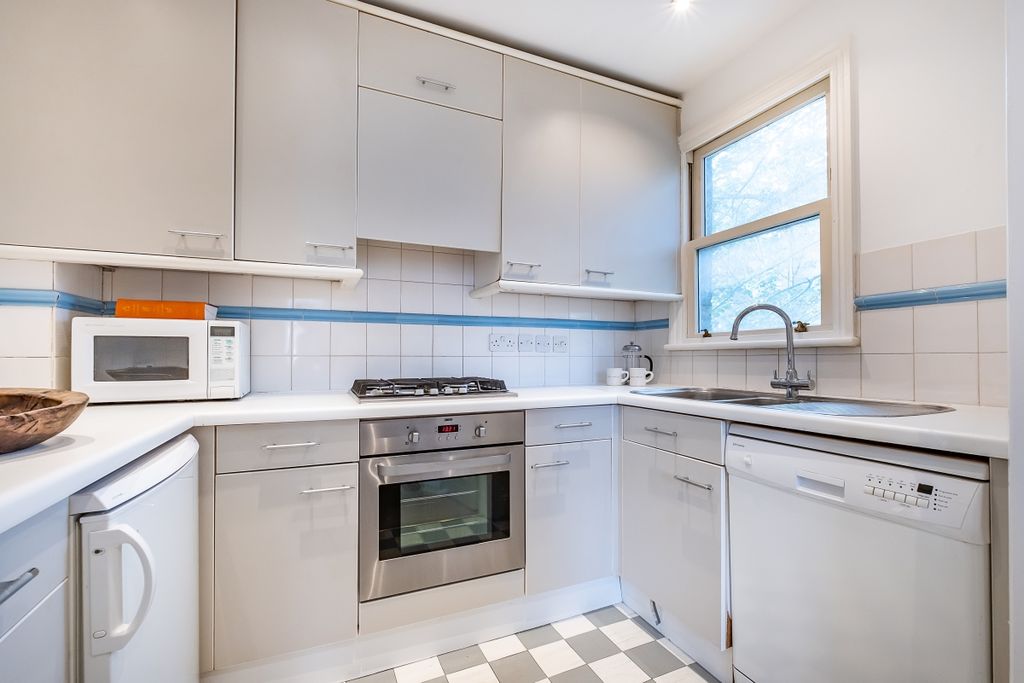 Property photo 3 of 15 Aylesford-Street-09