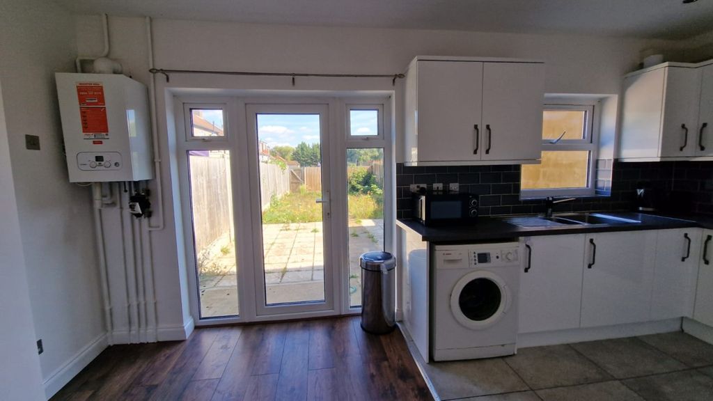 Property photo 2 of 18 Kitchen Diner